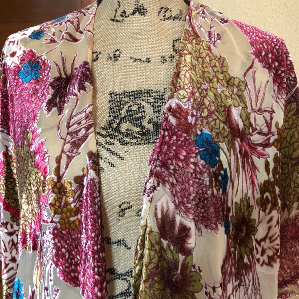 Woven Heart Velveteen Burnout Kimono - One Size